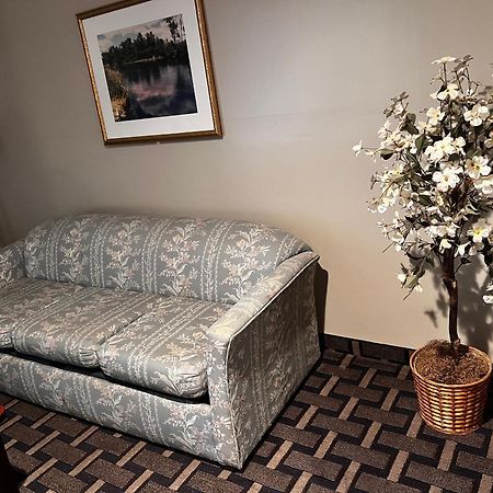 Sky Lodge Inn & Suites - Delavan Ngoại thất bức ảnh