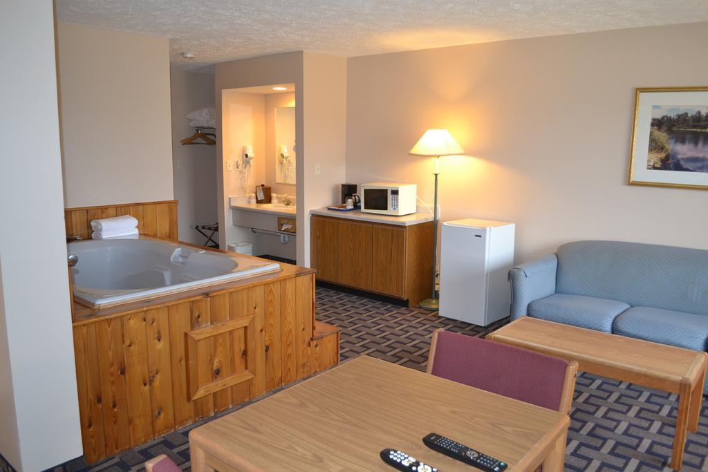 Sky Lodge Inn & Suites - Delavan Ngoại thất bức ảnh