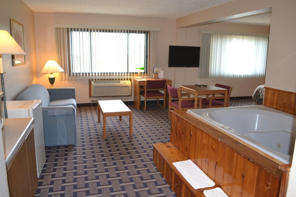 Sky Lodge Inn & Suites - Delavan Ngoại thất bức ảnh