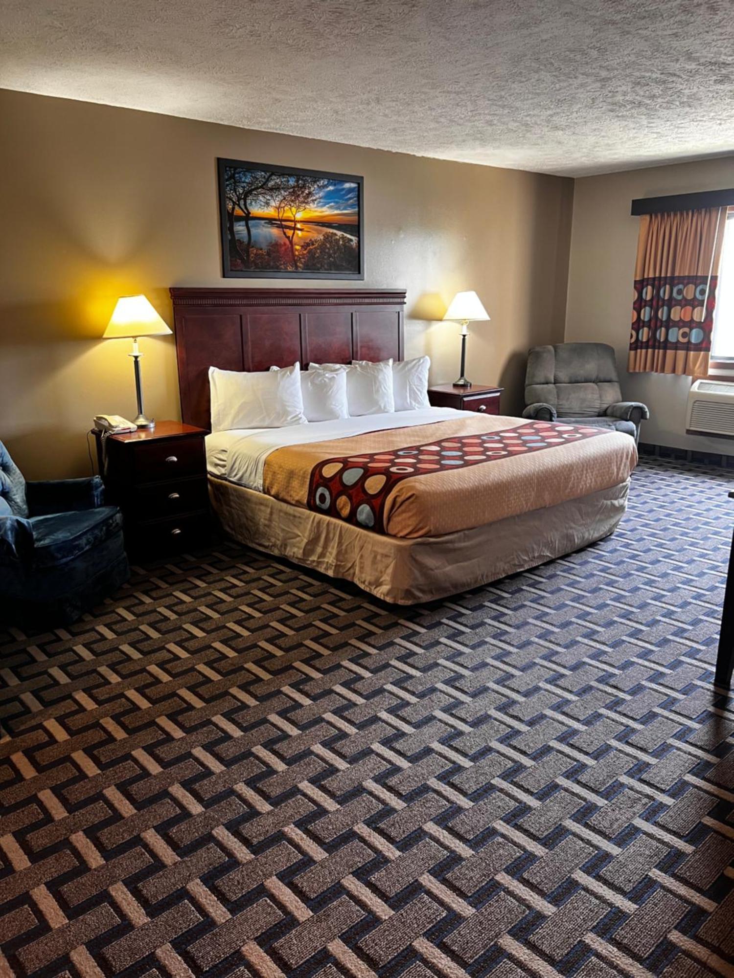 Sky Lodge Inn & Suites - Delavan Ngoại thất bức ảnh