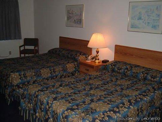 Sky Lodge Inn & Suites - Delavan Phòng bức ảnh
