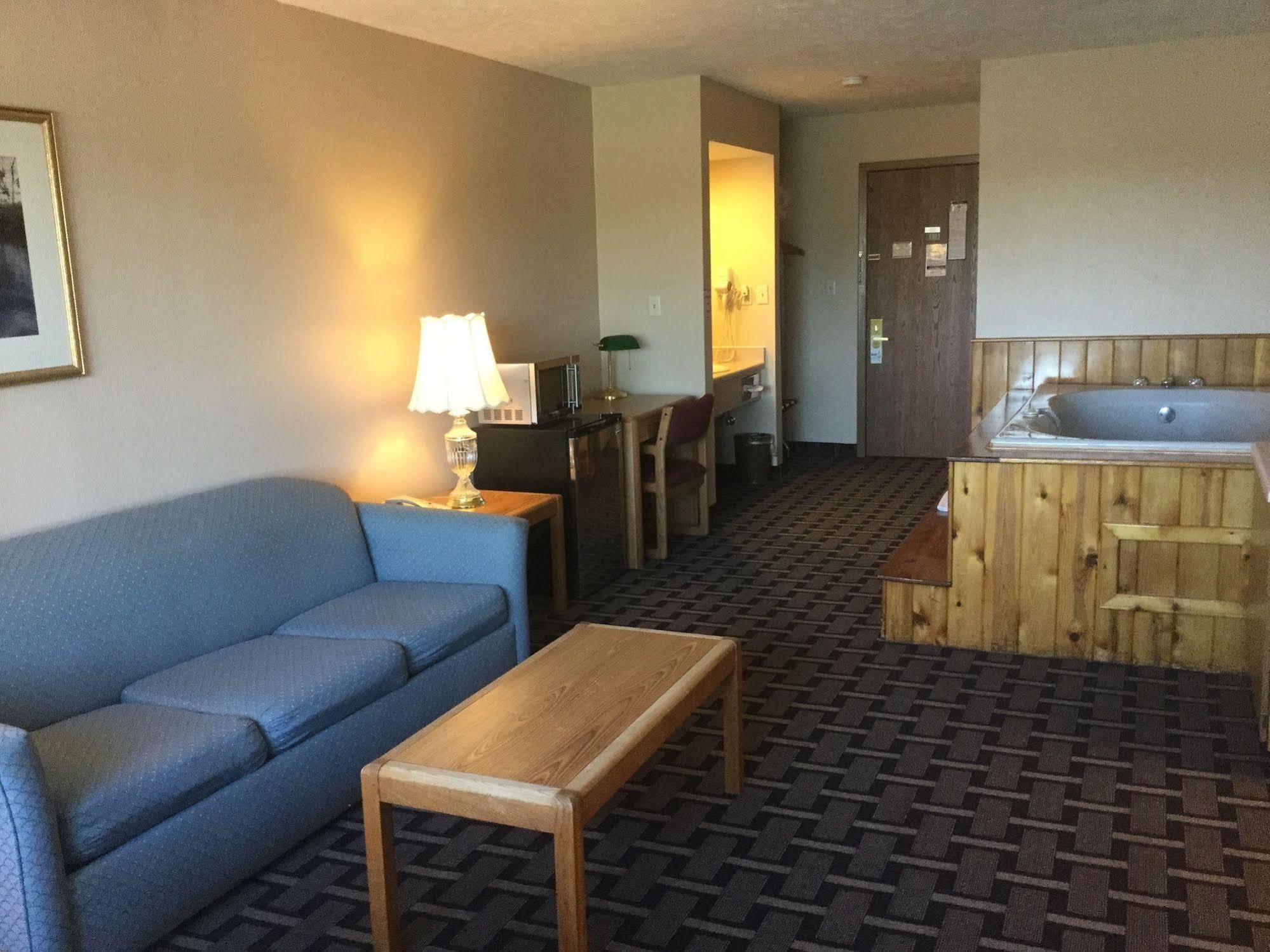 Sky Lodge Inn & Suites - Delavan Ngoại thất bức ảnh