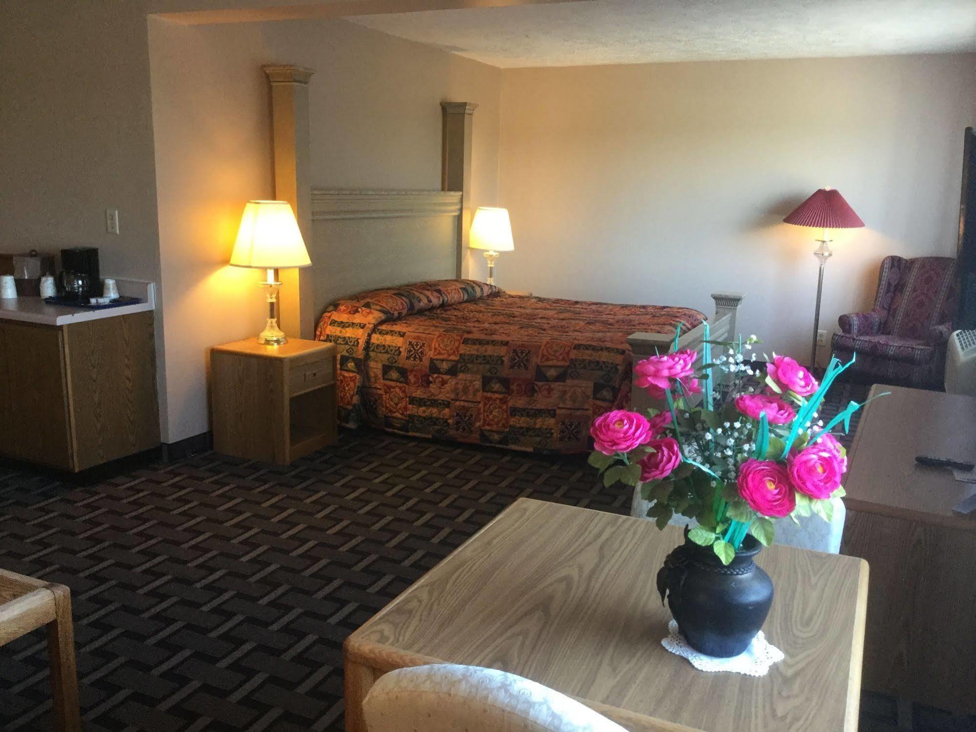 Sky Lodge Inn & Suites - Delavan Ngoại thất bức ảnh
