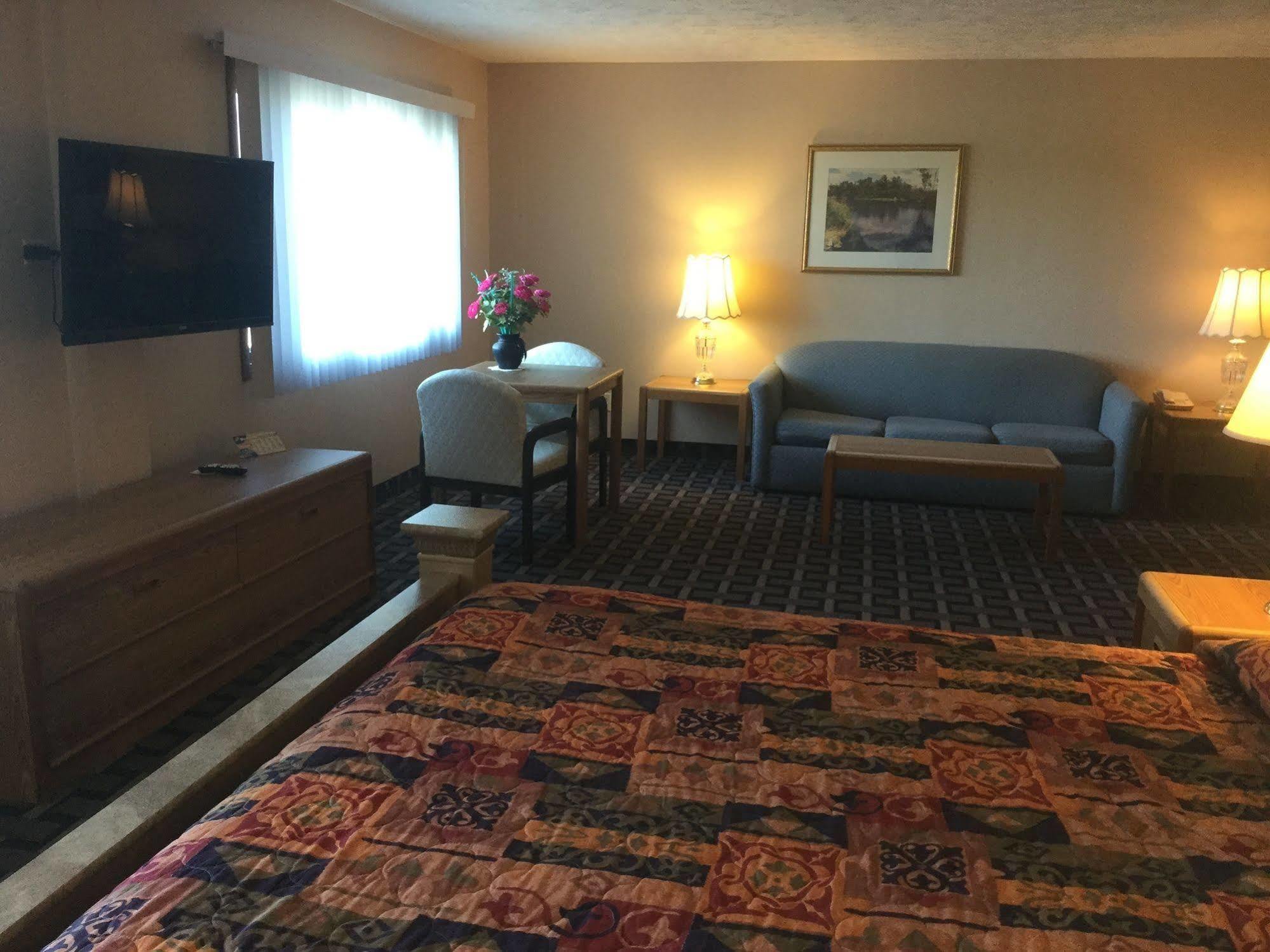 Sky Lodge Inn & Suites - Delavan Ngoại thất bức ảnh