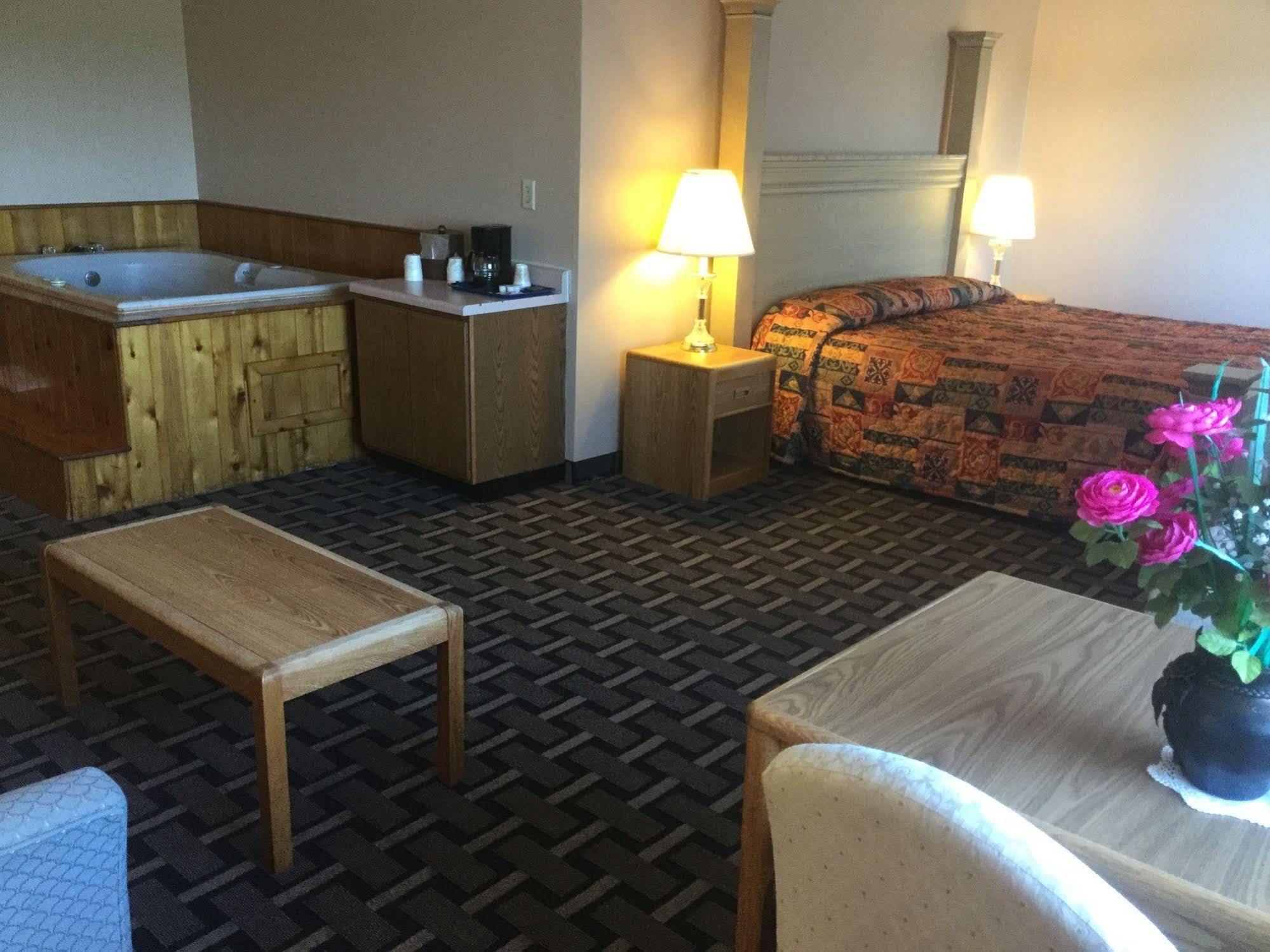 Sky Lodge Inn & Suites - Delavan Ngoại thất bức ảnh