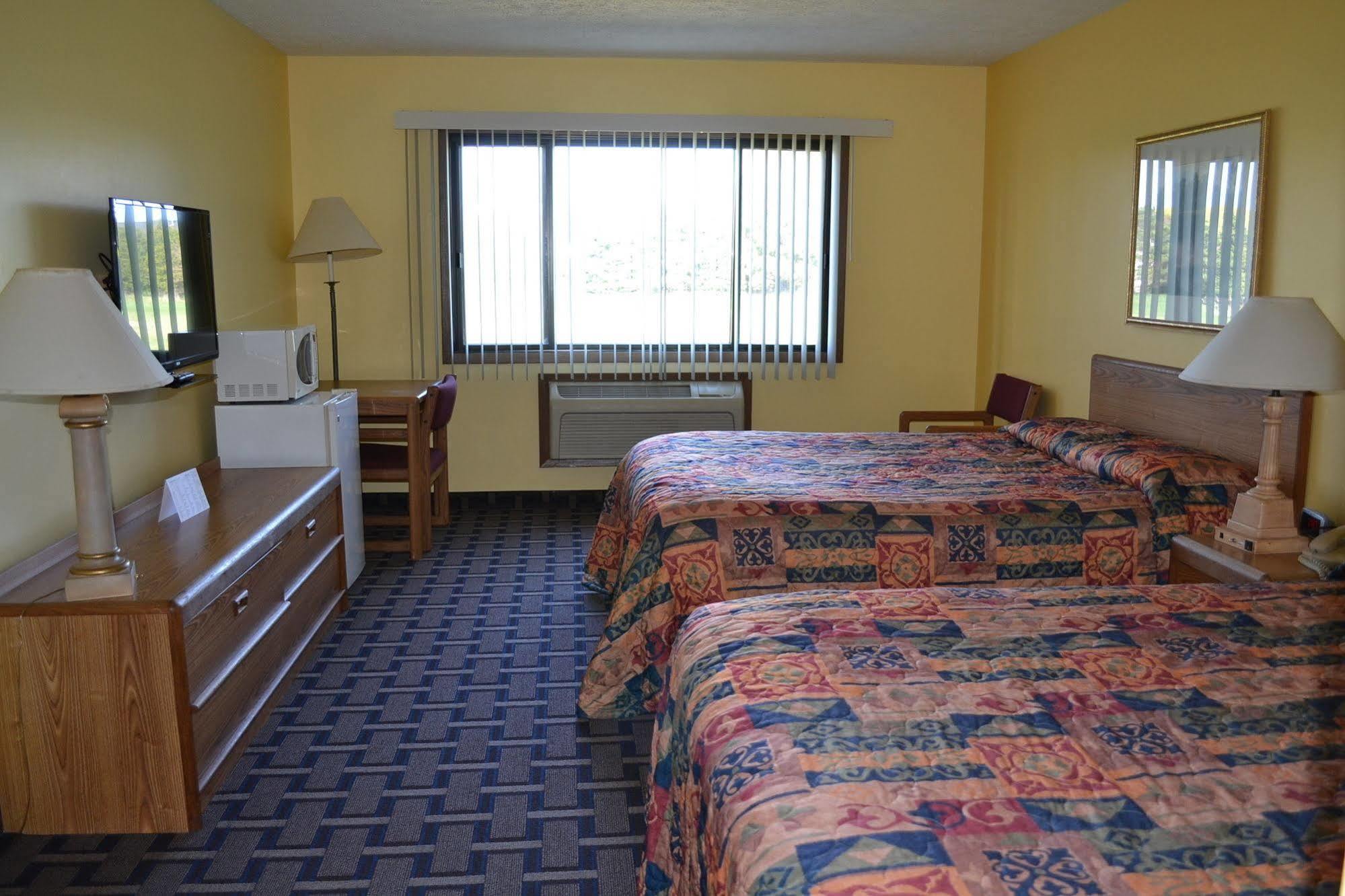 Sky Lodge Inn & Suites - Delavan Ngoại thất bức ảnh