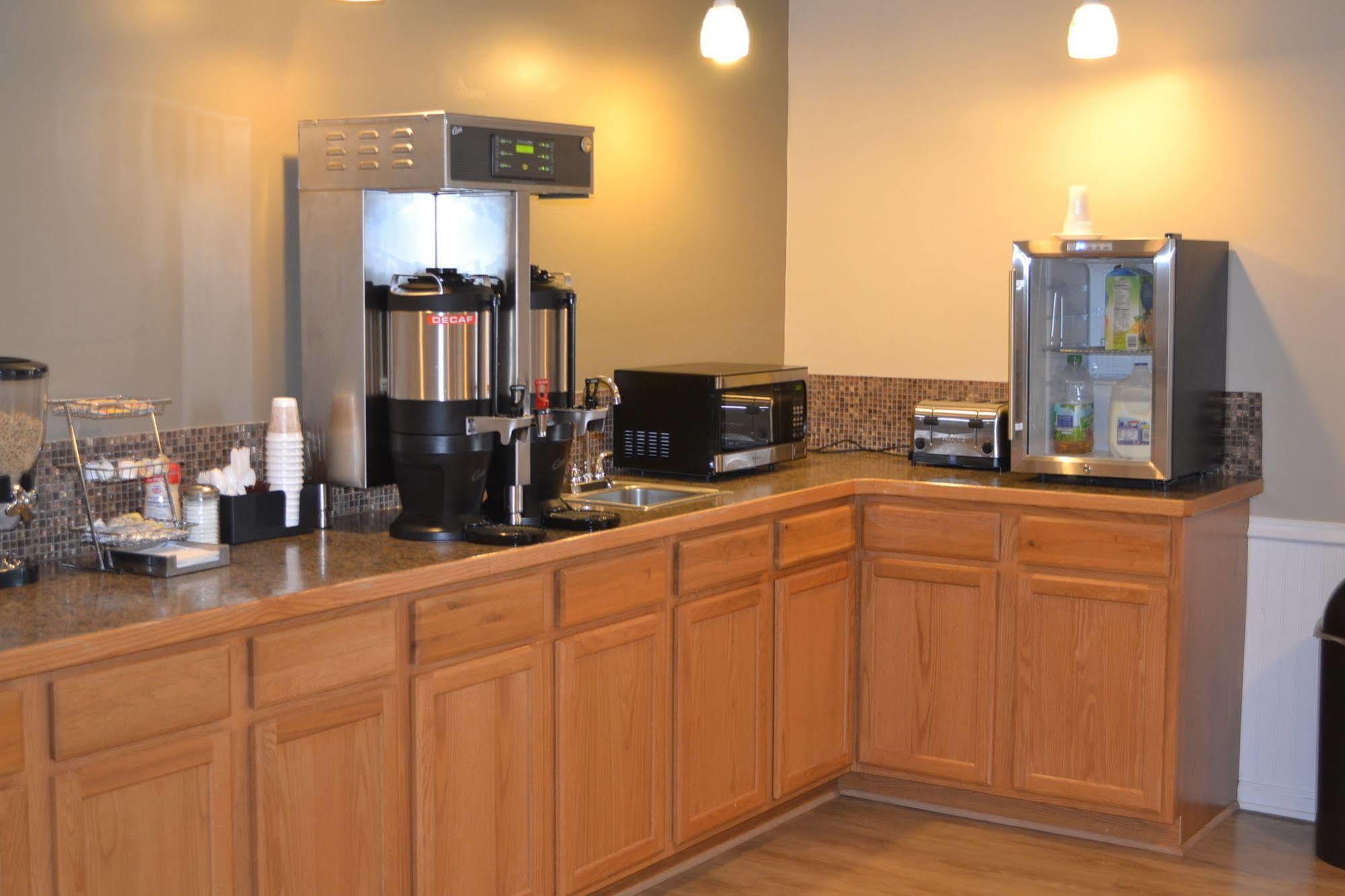 Sky Lodge Inn & Suites - Delavan Ngoại thất bức ảnh