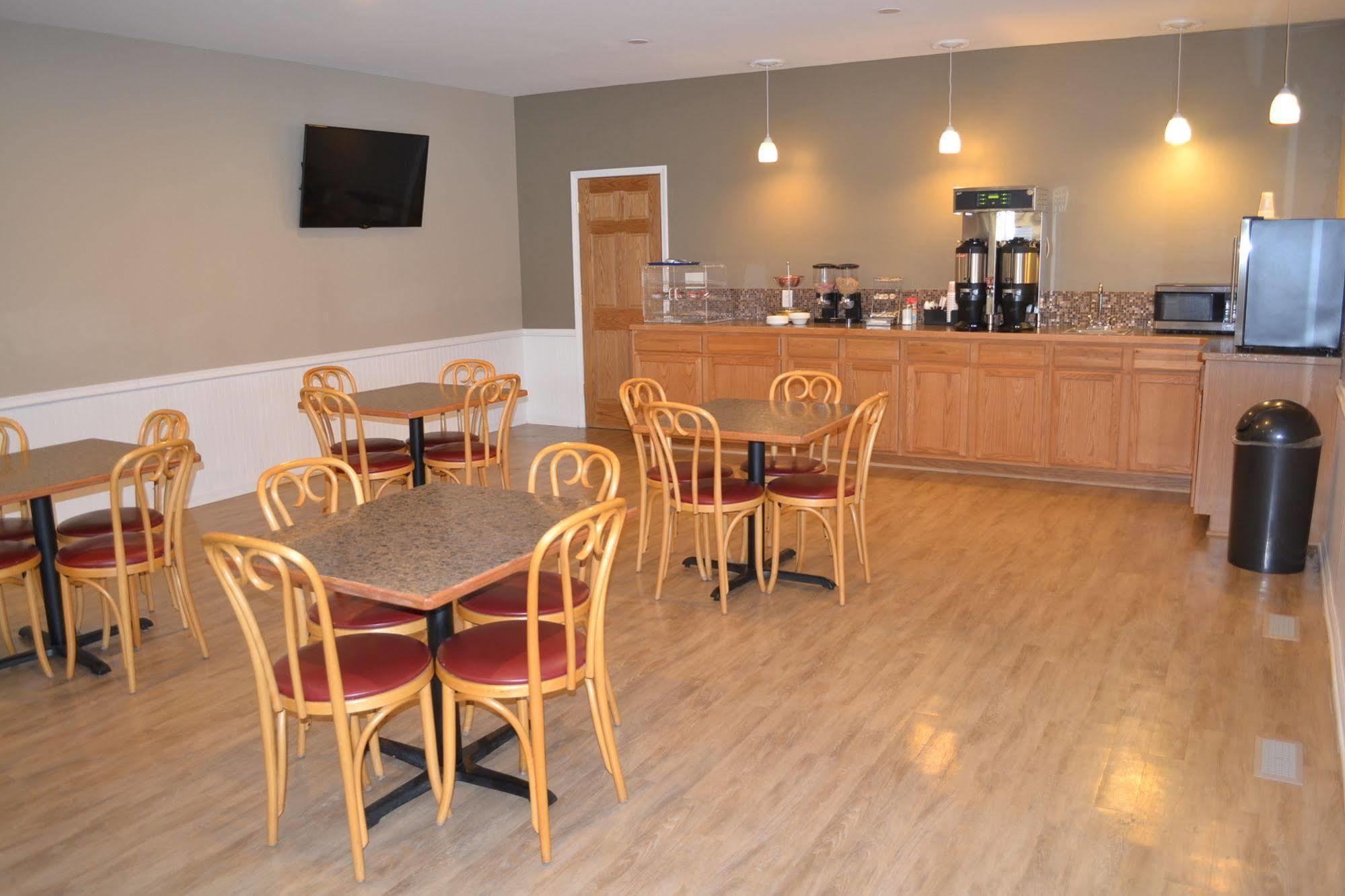Sky Lodge Inn & Suites - Delavan Ngoại thất bức ảnh