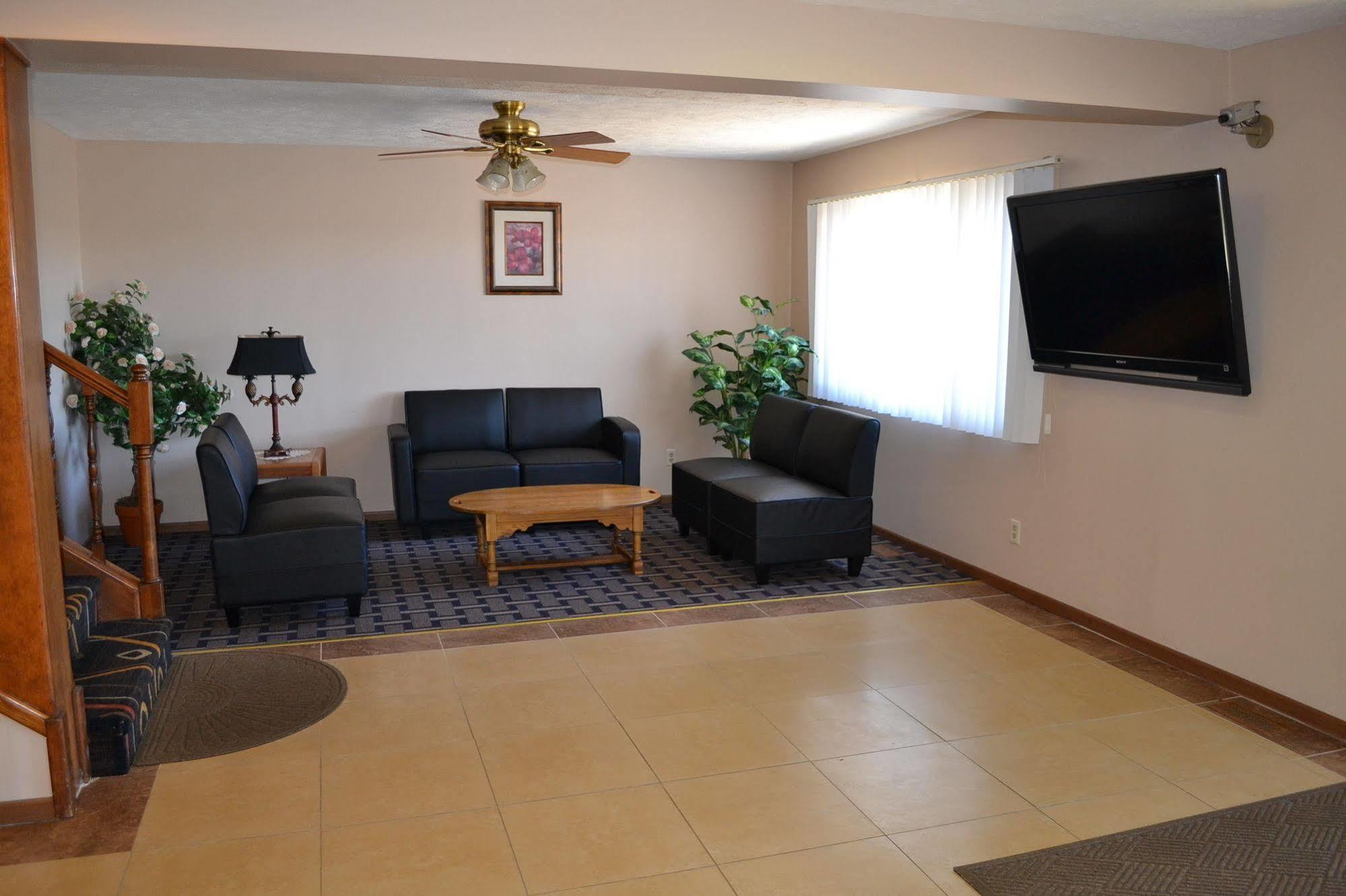 Sky Lodge Inn & Suites - Delavan Ngoại thất bức ảnh