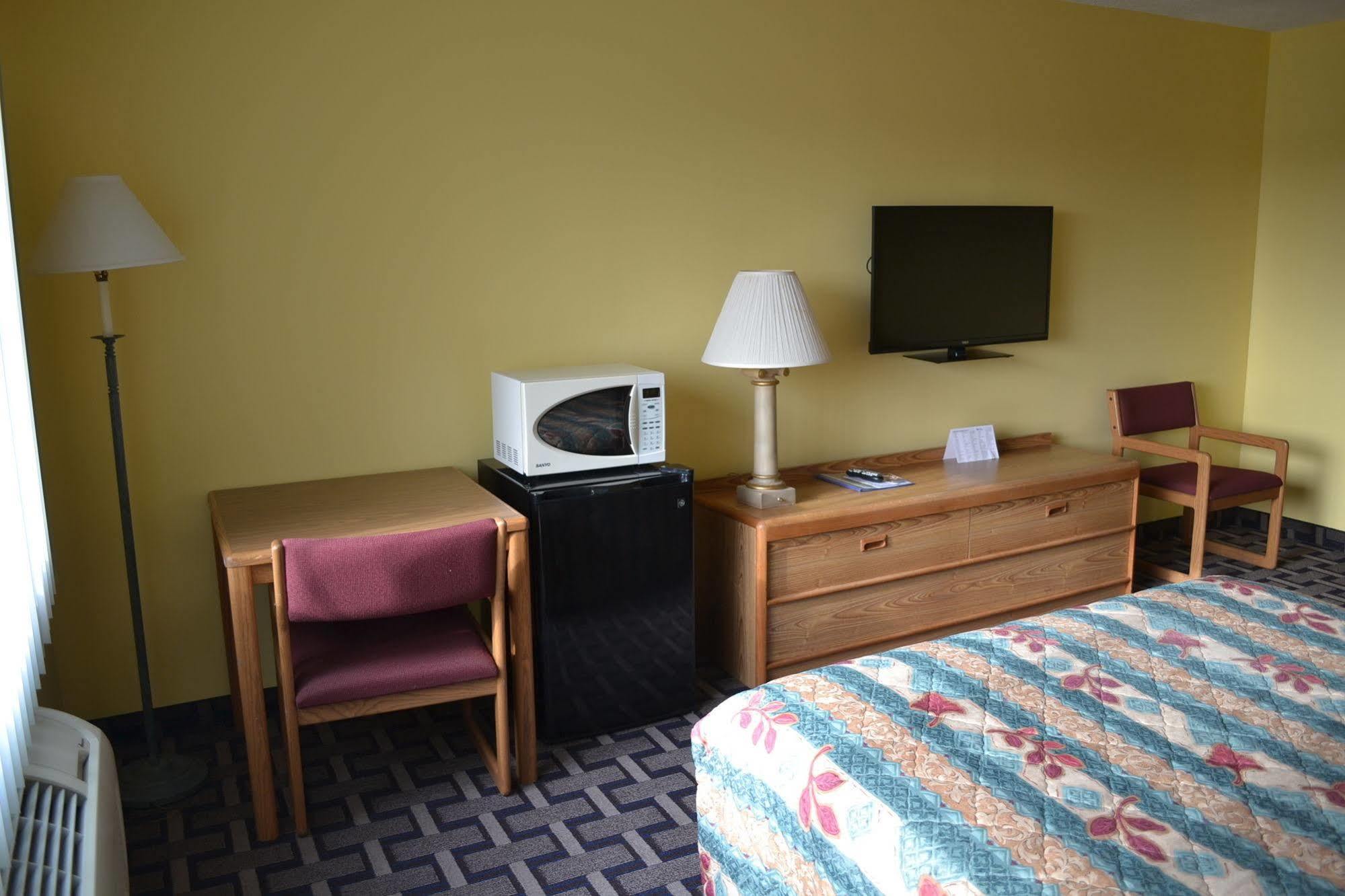 Sky Lodge Inn & Suites - Delavan Ngoại thất bức ảnh