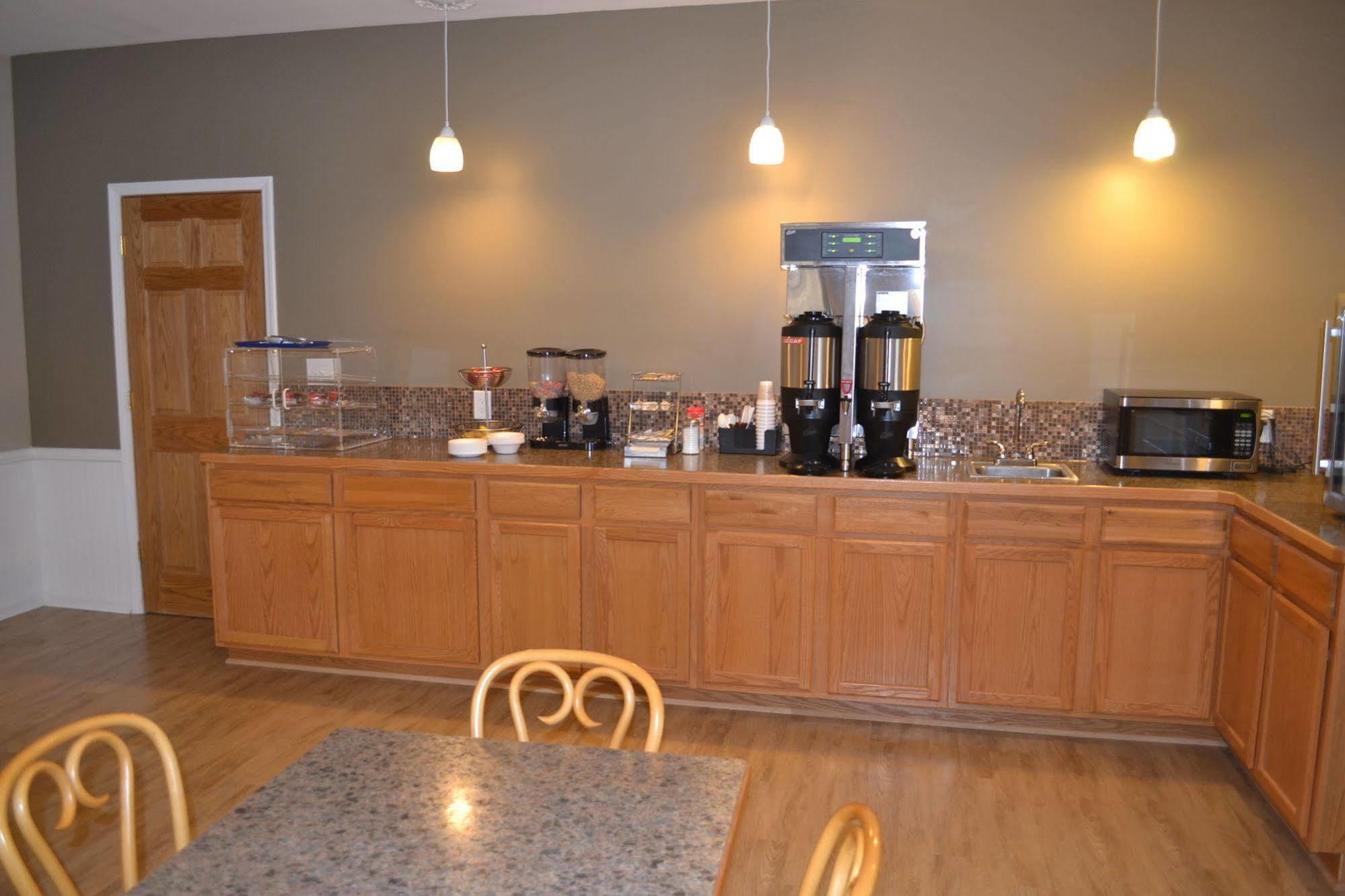 Sky Lodge Inn & Suites - Delavan Ngoại thất bức ảnh